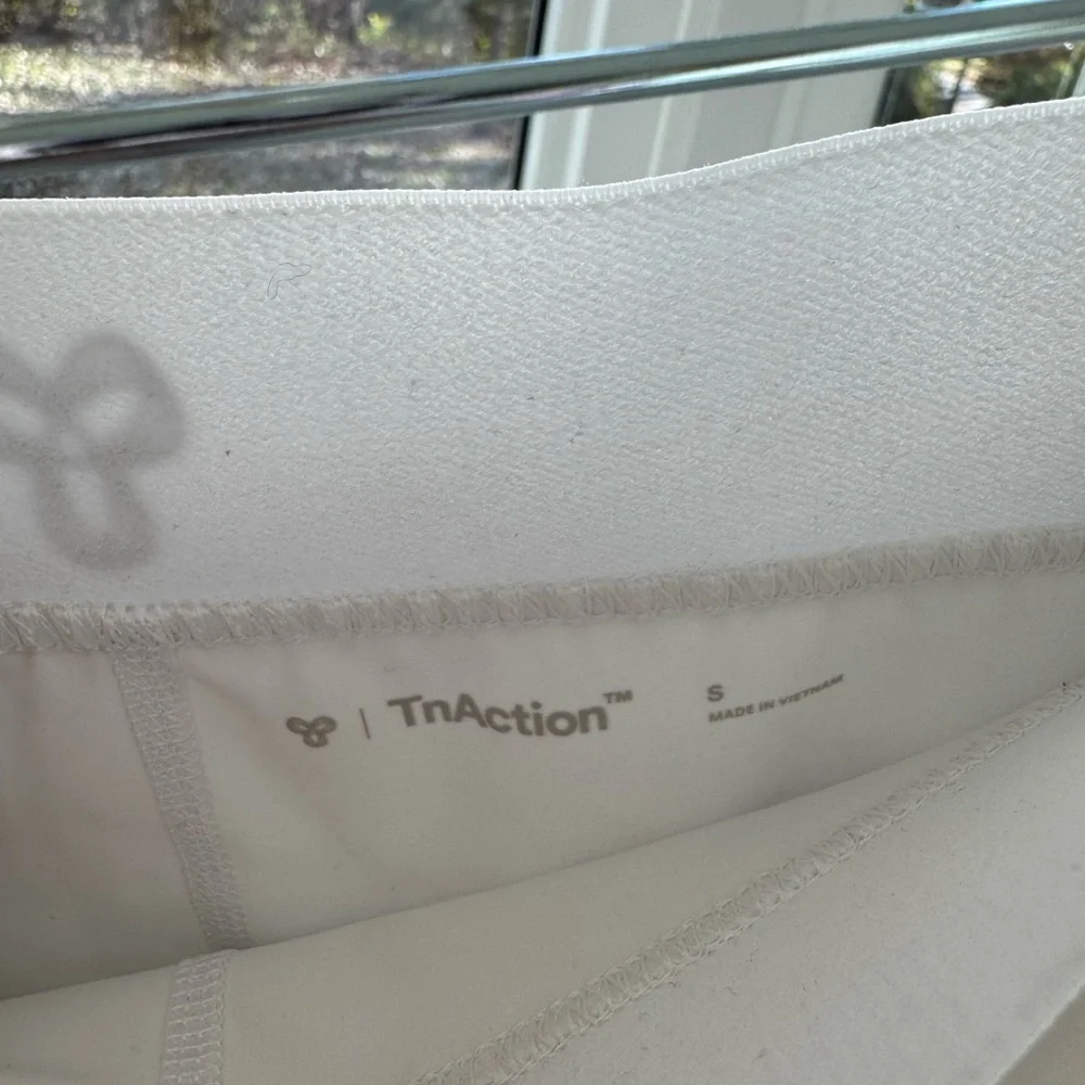 TnAction Tnamove Rally Skirt White Athletic Tennis Skort Size Small - Picture 2 of 4